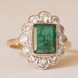 Bague marguerite en or 14 carats avec émeraude (environ 1,50 ct) et diamants (environ 0,80 ct), années 1940/1950