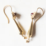 Orecchini vintage pendenti in oro giallo 18K con granati, anni ‘50/‘60