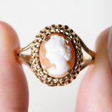 🍂 Anello vintage in oro 18K con cammeo su conchiglia, anni ‘50/‘60