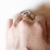 Anello vintage da cocktail in oro 18K con spinello azzurro, anni ‘60/‘70
