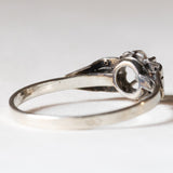 Anello antico in platino e oro bianco 18K con diamanti (centrale 0.30ct ca.), anni ‘20/‘30