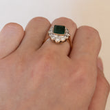 Bague marguerite en or 14 carats avec émeraude (environ 1,50 ct) et diamants (environ 0,80 ct), années 1940/1950