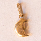 Lotto comprendente ciondolo in oro 18K con ametista, ciondolo in oro 18K a forma di “Uomo della Luna” in oro 18K e ciondolo in oro 9K a forma di elefantino