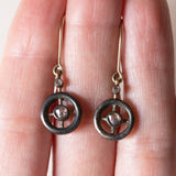 Orecchini antichi pendenti in oro giallo 18K e argento con diamanti di taglio rosetta, primi del ‘900