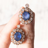 Orecchini vintage in oro 18K con zaffiri (3.80ctw ca.) e diamanti (2.60ctw ca.), anni ‘70