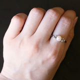 Anello vintage in oro bianco 14K con perla e diamanti (0.12ctw ca.), anni ‘60