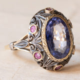 Anello vintage in stile antico in oro 18K e argento con zaffiro e rubini