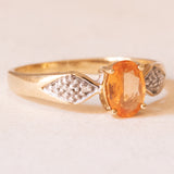 Anello vintage in oro giallo e in oro bianco 9K con zaffiro arancione (0.80ct ca.) e diamanti, anni ‘70