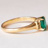 Anello vintage in oro 18K con smeraldo sintetico e diamanti, anni ‘70/‘80