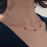 Demi parure comprendente collana e orecchino moderni in oro 18K con coccinelle con smalti, anni ‘90