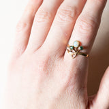 Anello antico in oro 18K con opale e paste di vetro verdi, anni '10/'20