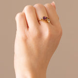 Anello vintage in oro giallo 18K con rubino (0.90ct ca.) e diamanti (0.20ctw ca.), anni ‘70/‘80