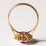 Anello vintage a margherita in oro 18K con rubino (0.30ct ca.) e diamanti (0.30ctw ca.), anni ‘60