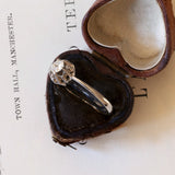 Solitaire en or blanc 18 carats avec diamant taille ancienne (0,45 ct environ), années 1940