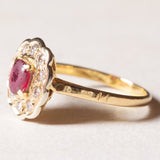 Anello vintage a margherita in oro 18K con rubino (0.30ct ca.) e diamanti (0.30ctw ca.), anni ‘60