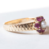 Anello retrò in oro 18K con rubini e perla, anni ‘40