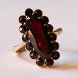 Anello vintage a margherita in oro 8K con granati, anni ‘60