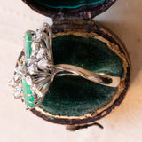 Anello vintage in oro bianco 18K con smeraldi (2.40ctw ca.) e diamanti (2ctw ca.), anni ‘60/‘70