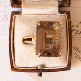 Anello vintage da cocktail in oro giallo 18K con quarzo fumé (20ct ca.), anni ‘50/‘60