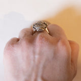 Anello vintage a forma di cestino di fiori in oro 18K, diamanti bianchi, diamanti fancy gialli e zaffiri, anni ‘60