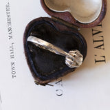 Solitaire en or blanc 18 carats avec diamant taille ancienne (0,45 ct environ), années 1940