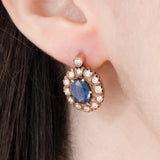 Orecchini vintage in oro 18K con zaffiri (3.80ctw ca.) e diamanti (2.60ctw ca.), anni ‘70