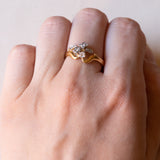 Anello vintage in oro 18K e argento con diamanti e pietra bianca, anni ‘50
