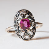 Anello antico in oro 14K e argento con rubino e diamanti di taglio rosetta, anni ‘30/‘40