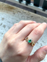 Anello vintage in oro 14K con pasta di vetro verde e diamanti, anni '70