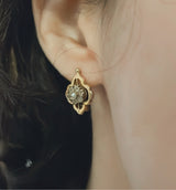 Orecchini antichi in oro 14K con madreperla e paste di vetro, primi ‘900