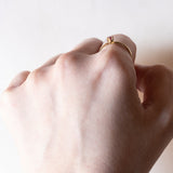 Anello a “V” vintage in oro 18K con rubino, anni ‘70