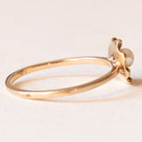Anello retró a forma di fiore in oro giallo 18K con perla bianca, anni ‘40