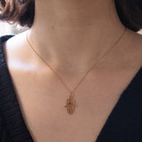 Ciondolo “Mano di Fatima” vintage in oro 18K con rubino, anni ‘70