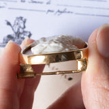 Spilla vintage in oro 18K con cammeo su conchiglia, anni ‘50
