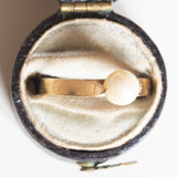 Anello vintage in oro giallo 18K con perla bianca, anni ‘40/‘50