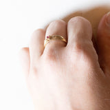 Anello a fascia in oro 9K con rubino, anni ‘50/‘60