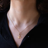 Coppia di ciondoli vintage a forma di asce bipenne in oro 14K, anni ‘80