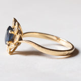 Anello vintage a margherita in oro 18K con zaffiro e diamanti, anni ‘70