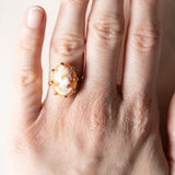 Anello vintage in oro 18K con cammeo su conchiglia, anni ‘60