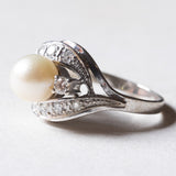 Anello vintage in oro bianco 14K con perla e diamanti (0.36ctw ca.), anni ‘60