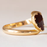 Anello vintage in oro 18K con granato di taglio a goccia, anni ‘40/‘50