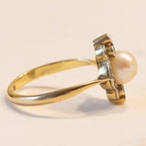 Anello antico in oro bianco 18K con perla e diamanti di taglio rosetta, anni ‘30