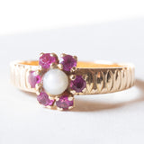 Anello retrò in oro 18K con rubini e perla, anni ‘40