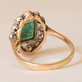 Bague marguerite en or 14 carats avec émeraude (environ 1,50 ct) et diamants (environ 0,80 ct), années 1940/1950