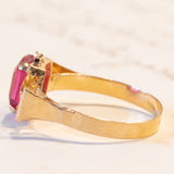 Anello vintage in oro 18K con pasta di vetro rosa, anni ‘60