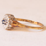 Anello vintage a margherita in oro giallo e in oro bianco 14K con zaffiro (0.05ct ca.) e diamanti (0.20ctw ca.), anni ‘40/‘50