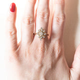 Anello vintage in oro giallo e in oro bianco 18K con diamanti (centrale di 0.10ct ca.), anni ‘60/‘70