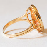 Anello vintage in oro giallo 18K con cammeo su conchiglia, anni ‘50/‘60