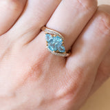 Anello vintage in oro 8K con topazi azzurri (2ctw ca.), anni ‘70/‘80