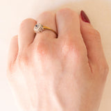 Anello vintage a margherita in oro giallo e in oro bianco 14K con zaffiro (0.05ct ca.) e diamanti (0.20ctw ca.), anni ‘40/‘50